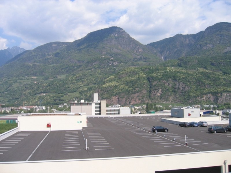 Eurocenter a Merano, copertura di parcheggio carrabile